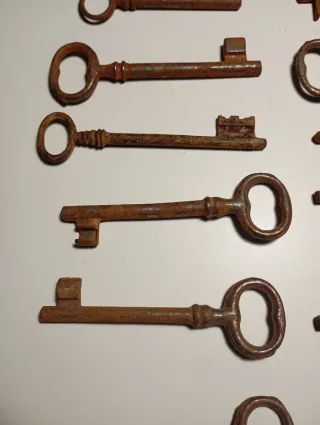 Lote 12 llaves antiguas oxidadas