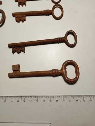 Lote 12 llaves antiguas oxidadas