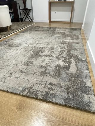 Alfombra moderna gris y marrón