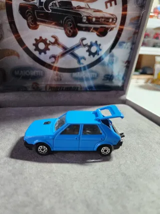 Coche azul a escala Fiat Ritmo
