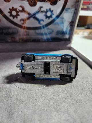 Coche azul a escala Fiat Ritmo