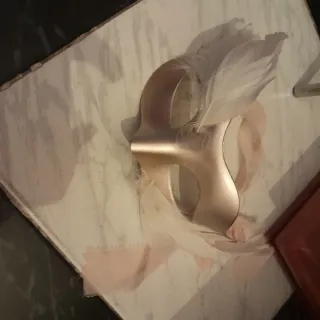 Máscara de fiesta con plumas