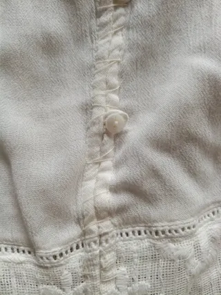 Blusa Bershka bordada blanca Talla M