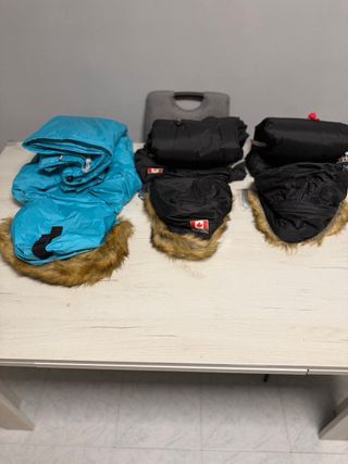 Chaqueta NORWAY Azul con Capucha y Logo