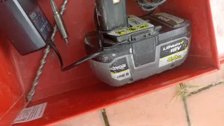 Taladro bateria Rioby.