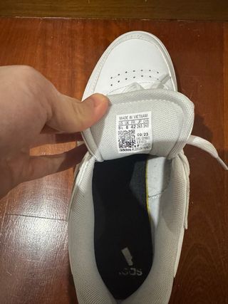 Sapatilhas Adidas Brancas e Prateadas Tam 42