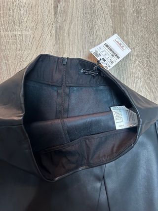 Falda pantalón Stradivarius negra