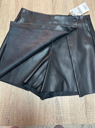 Falda pantalón Stradivarius negra
