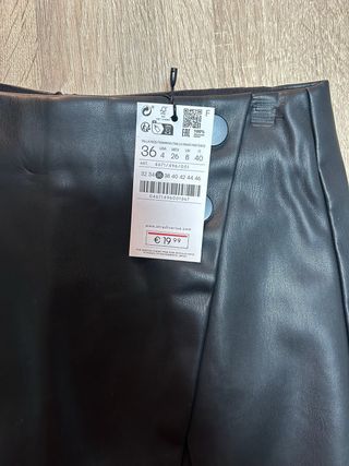 Falda pantalón Stradivarius negra
