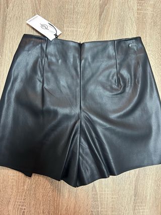 Falda pantalón Stradivarius negra