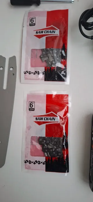 Mini sierra eléctrica 21V