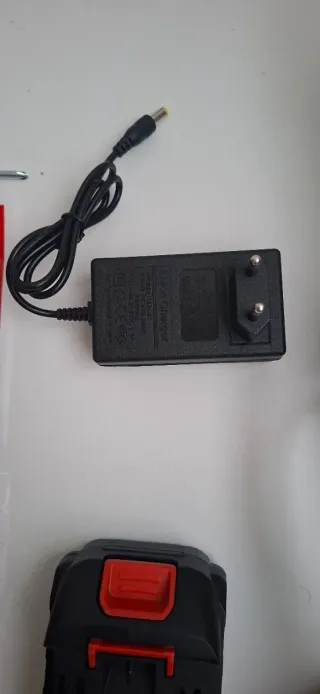 Mini sierra eléctrica 21V