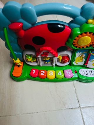 Juguete musical infantil con figuras