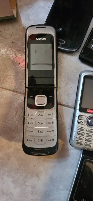 Lote 7 telefoni cellulari Nokia, Samsung, Sony