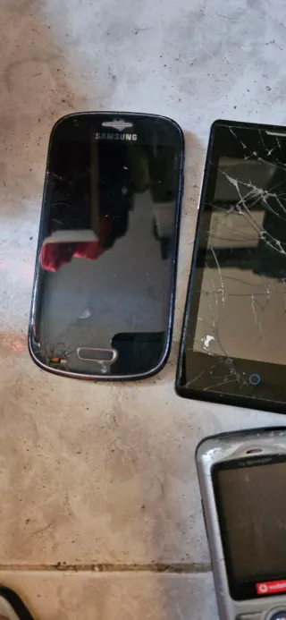 Lote 7 telefoni cellulari Nokia, Samsung, Sony