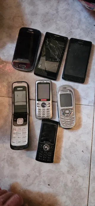 Lote 7 telefoni cellulari Nokia, Samsung, Sony