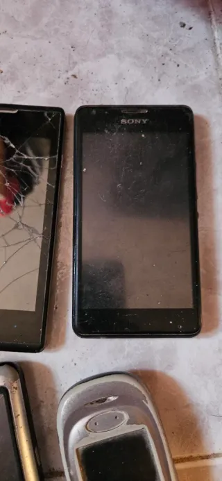 Lote 7 telefoni cellulari Nokia, Samsung, Sony