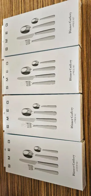 Conjunto de talheres Smeg 4 peças Preçp por conj