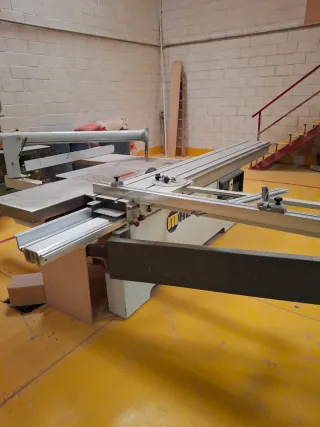 Sierra circular escuadradora profesional