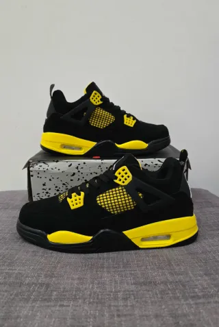 Sapatilhas Jordan Retro 4 Preto e Amarelo