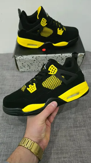 Sapatilhas Jordan Retro 4 Preto e Amarelo