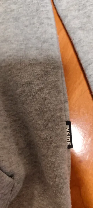 Sudadera Inside cuello alto gris y negro