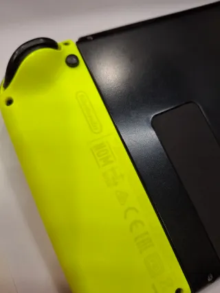 Nintendo Switch V2 Azul/Amarilla Completa