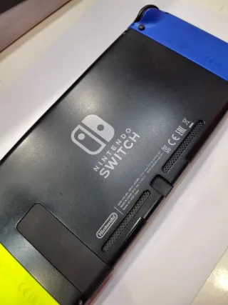 Nintendo Switch V2 Azul/Amarilla Completa