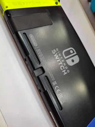 Nintendo Switch V2 Azul/Amarilla Completa