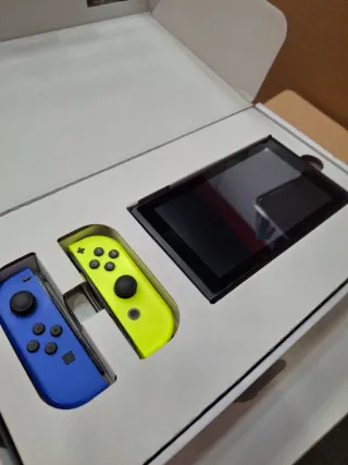 Nintendo Switch V2 Azul/Amarilla Completa
