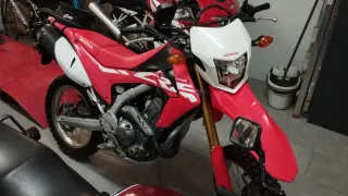 Honda CRF L - 250 Enduro Roja y Blanca