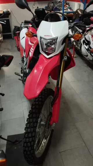 Honda CRF L - 250 Enduro Roja y Blanca