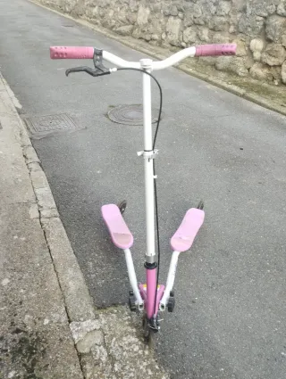 Patinete 3 ruedas rosa y blanco de Juguettos