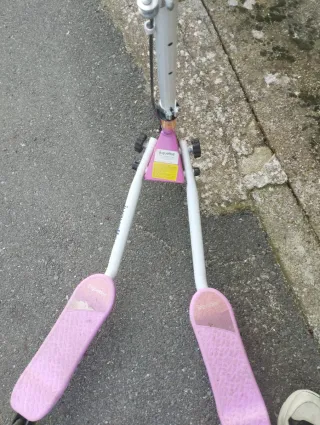 Patinete 3 ruedas rosa y blanco de Juguettos