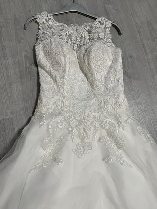 Vestido de boda blanco, crema.