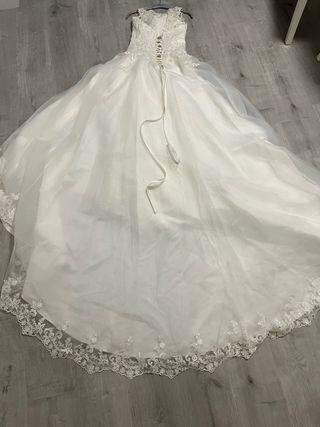 Vestido de boda blanco, crema.