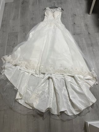 Vestido de boda blanco, crema.