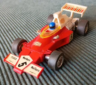 Lote Scalextric: 28 pistas, 2 coches