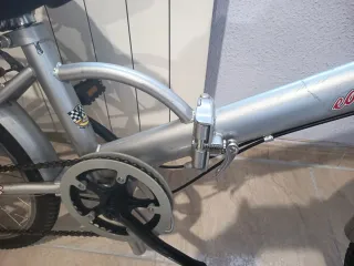 Bicicleta plegable plateada