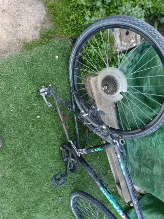 Bicicleta BTT para reparar
