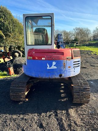 Retroexcavadora Takeuchi TB080