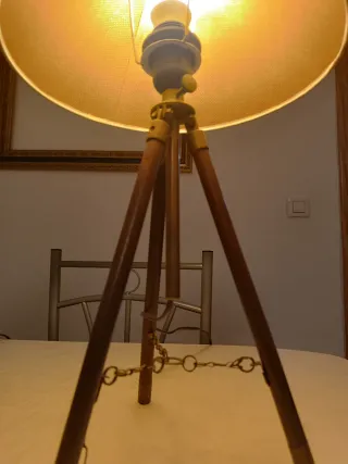 Lámpara Trípode Mid Century Tela y Madera
