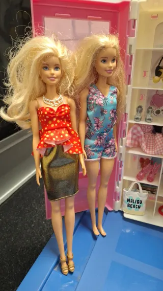 Armario Barbie con accesorios