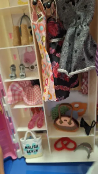 Armario Barbie con accesorios