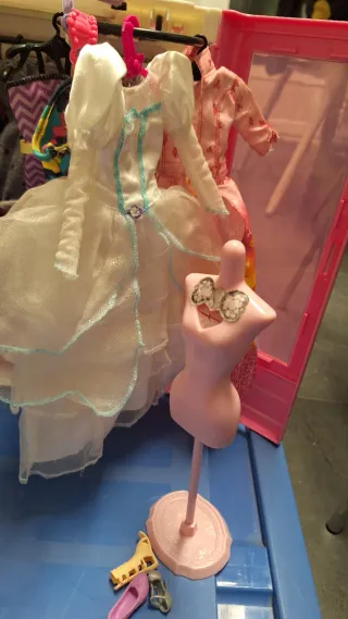 Armario Barbie con accesorios