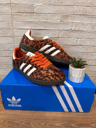 Zapatillas Marrones y Naranjas