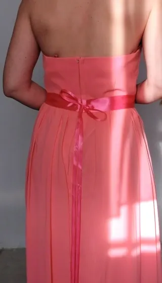 Vestido de fiesta coral y rosa