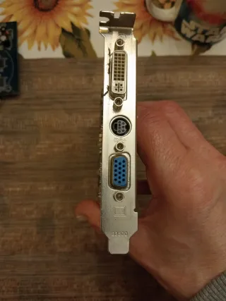 Tarjeta Gráfica  Radeon X550 PCI Express 256