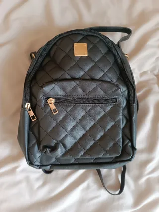 Mini mochila acolchada negra