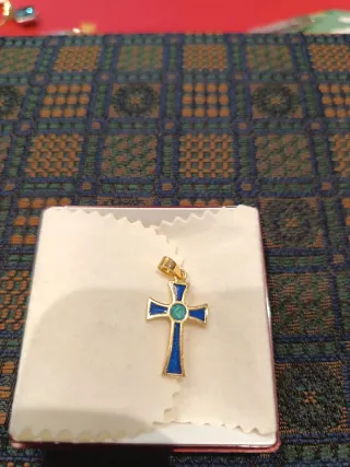 Cruz Oro 18 kilates Esmalte Azul y Verde